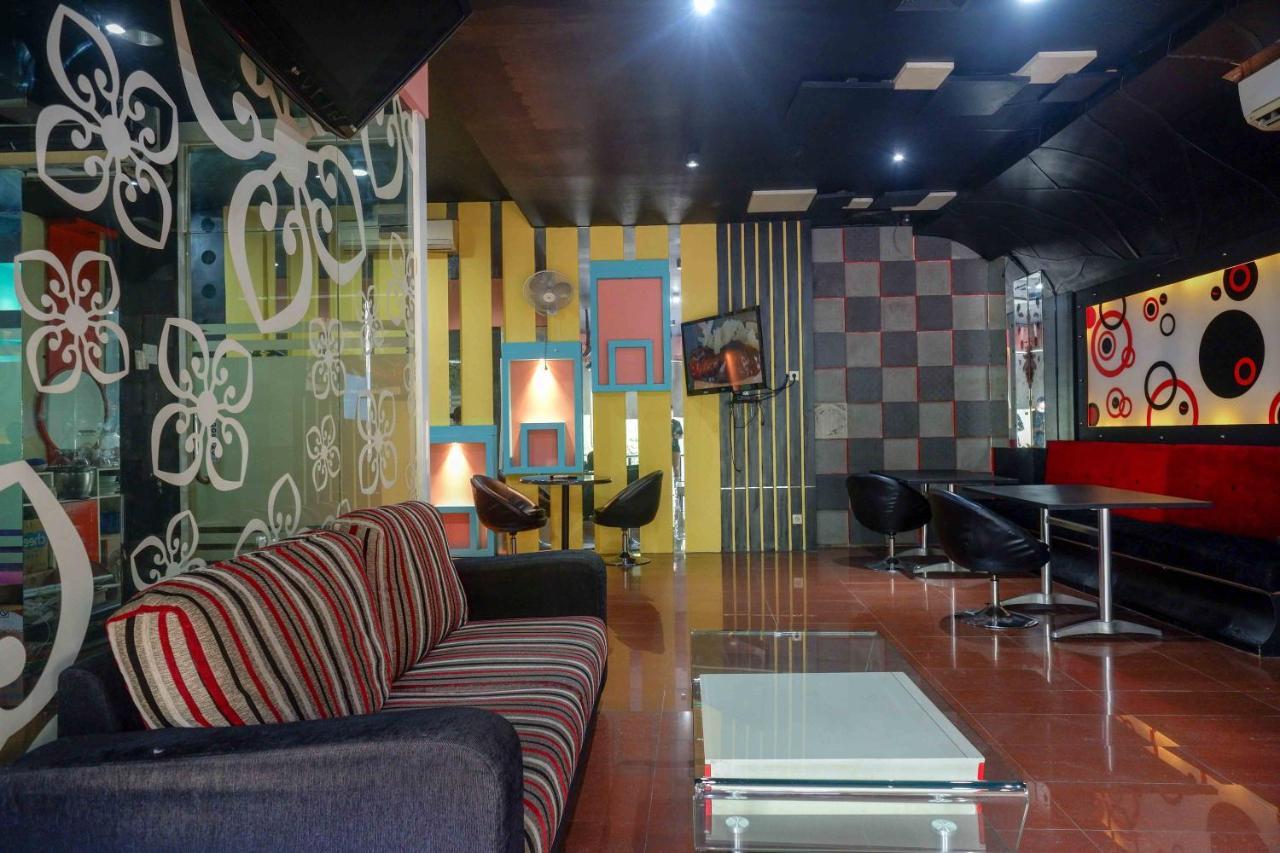 Gubeng Sans Hotel International Surabaya מראה חיצוני תמונה